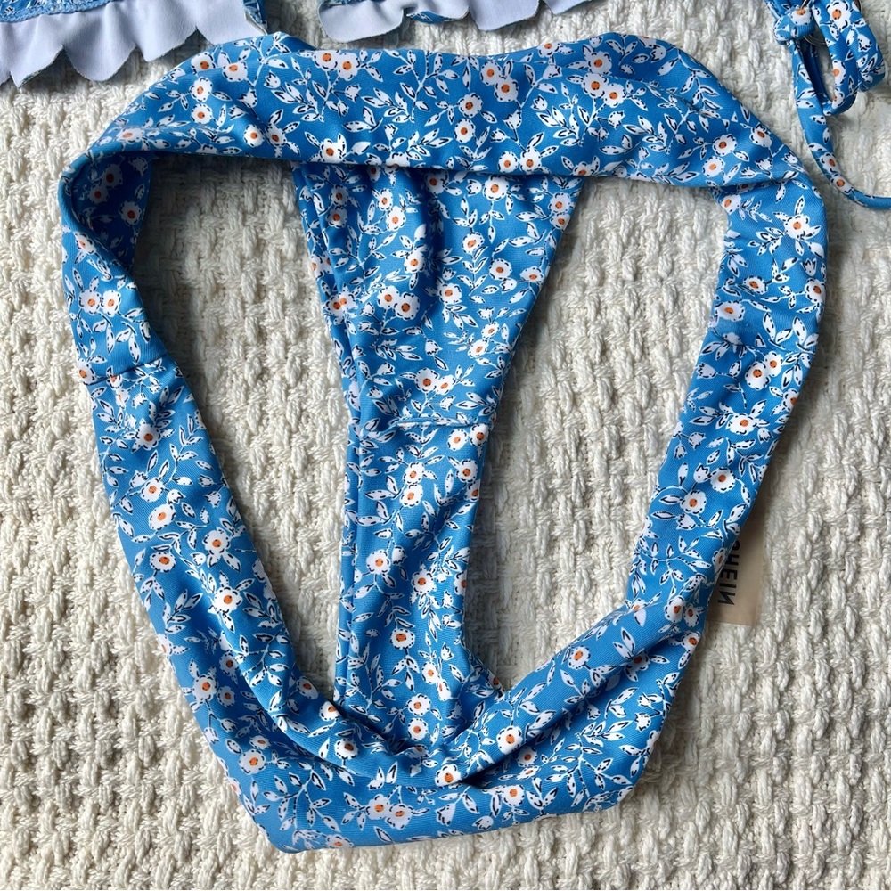 Floral Ruffle Bikini Set - Picture 7 of 9